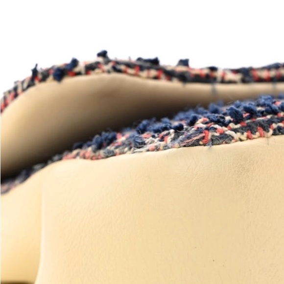 Authentic CHANEL Tweed Flap bag. - Picture 8 of 12